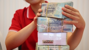 Một ngân hàng bất ngờ giảm lãi suất tiền gửi