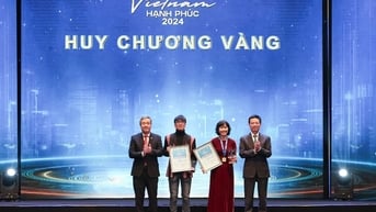 Hình ảnh trao giải tại Lễ công bố giải thưởng Cuộc thi ảnh, video “Việt Nam hạnh phúc – Happy Vietnam năm 2024”