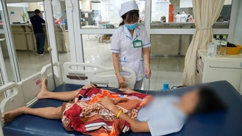 Một học sinh bị đánh trước cổng trường, phải nhập viện cấp cứu vì vỡ lá lách