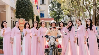 아오자이를 입은 매력적인 응에안 경찰관