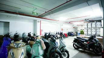 Bí thư quận Thanh Xuân: Không có chủ trương yêu cầu đưa các xe máy, xe điện ra khỏi chung cư mini