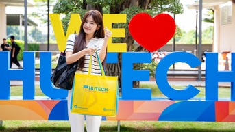 ភាពអ៊ូអរស្វាគមន៍សិស្សថ្មីដើម្បីបំពេញបែបបទចូលរៀន