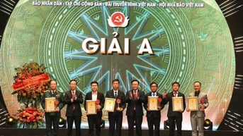 Golden Hammer and Sickle Award: រូបភាពបែប Panoramic នៃជីវិតនយោបាយ សេដ្ឋកិច្ច សង្គម និងសន្តិសុខ