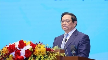팜 민 찐 총리와 소넥사이 시판돈 라오스 총리가 베트남 투자 협력 컨퍼런스의 의장을 맡았습니다.