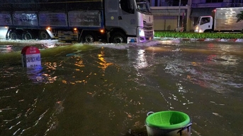 Triều cường vượt báo động 3, một số nơi ở Nam Bộ tiếp tục ngập sâu