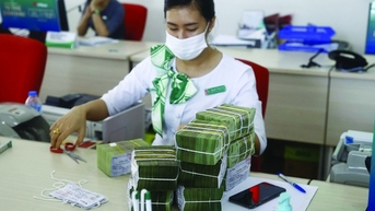 Doanh nghiệp cũng tranh thủ gửi tiền ngân hàng kiếm lãi