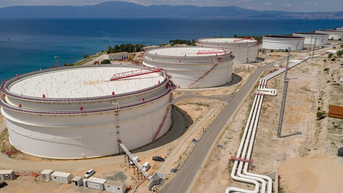 Diễn biến mới vụ Ukraine chặn Lukoil trung chuyển dầu Nga sang 2 nước EU