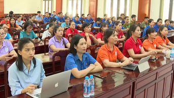 Chon Thanh Town Women's Union은 여성 회원을 위한 디지털 전환 애플리케이션을 홍보하고 교육합니다.