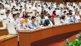Bộ trưởng Đào Ngọc Dung: Công hay tư, tiền lương, thu nhập phải đủ sống
