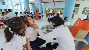 សំខាន់ណាស់ ប៉ុន្តែមិនយកចិត្តទុកដាក់ខ្លាំង