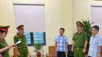Lạm thu, một hiệu trưởng trường THPT bị khởi tố