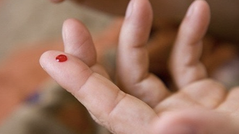 Chích lể máu ngón tay có chữa đột quỵ?