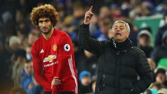 Mourinho chúc mừng Fellaini giải nghệ