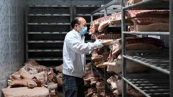 Trung Quốc tăng dự trữ thịt lợn để bình ổn giá