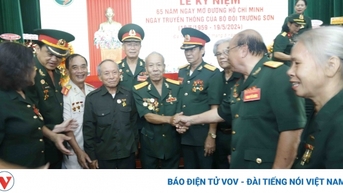 ប្រមូលផ្តុំដើម្បីអបអរសាទរខួបលើកទី 65 នៃទិវាប្រពៃណីកងទ័ព Truong Son