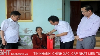 Lãnh đạo tỉnh thăm hỏi gia đình chính sách nhân dịp 27/7