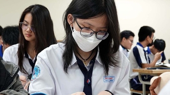 Học sinh lớp 9, 12 làm quen với định hướng đề thi mới