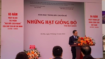 Trưng bày tư liệu quý về Chủ tịch Hồ Chí Minh tại "Những hạt giống đỏ"