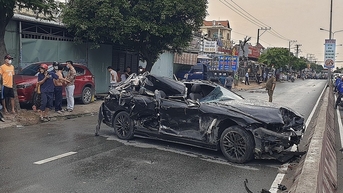 Ôtô tông liên hoàn nhiều xe máy