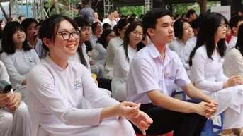 70 năm thành lập, lần thứ hai Trường THPT Vũng Tàu nhận Huân chương Lao động hạng Nhì