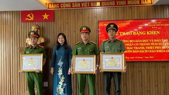 ក្រសួងអប់រំ និងបណ្តុះបណ្តាល សរសើរប៉ូលីស Da Nang ដែលបានបំផ្លាញ សង្វៀនលក់សៀវភៅក្លែងក្លាយ