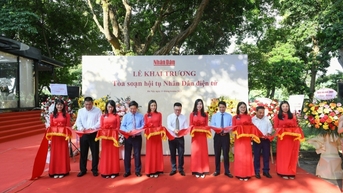 ការ​បើក​បន្ទប់​ព័ត៌មាន​ការ​រួម​គ្នា​របស់​ប្រជាជន​អេឡិចត្រូនិក