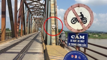 បុគ្គលិក​ផ្លូវដែក​ជួយ​សង្គ្រោះ​ជីវិត​អ្នក​ធ្លាក់​ចូល​ទន្លេ Luc Nam