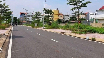 Nhân viên phòng công chứng làm hồ sơ đất đai "không kịp thở"?