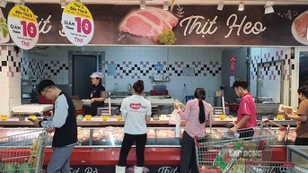 Giá lợn tiếp tục giảm, các siêu thị tung khuyến mãi thu hút khách mua