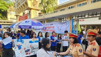 TPHCM điều chỉnh thời lượng đèn giao thông phục vụ vận chuyển đề thi, bài thi tốt nghiệp THPT