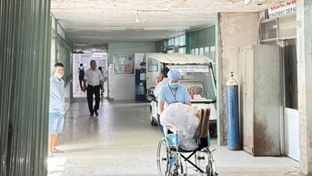 Cận cảnh lối đi xuyên qua Bệnh viện Nhân dân Gia Định và Bệnh viện Ung bướu
