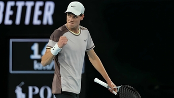 Lập kỷ lục trong ngày vô địch Australian Open, Sinner khen ngợi Medvedev