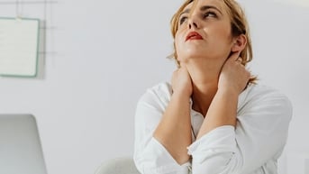 Ngồi nhiều, làm sao để phòng ngừa thoái hóa đĩa đệm?