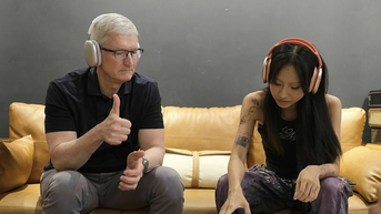 Tim Cook nghe nhạc cùng rapper Suboi