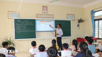 ការចែករំលែកជាមួយកម្មវិធីគ្រូបង្រៀនឆ្នាំ 2024៖ ពង្រីកបញ្ជីអ្នកទទួលកិត្តិយស
