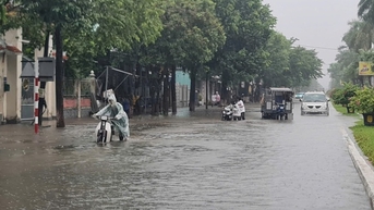 Mưa trắng trời, nhiều tuyến đường và vùng trũng ở Quảng Nam ngập sâu