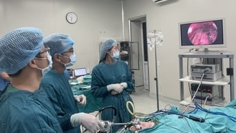 Phẫu thuật nội soi tuyến giáp qua tiền đình miệng cho bệnh nhân mắc ung thư tuyến giáp