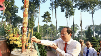 Lãnh đạo TPHCM dâng hương, dâng hoa các anh hùng liệt sĩ tại Củ Chi