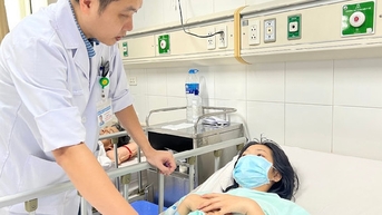17세 소녀가 이쑤시개를 삼킨 뒤 내장이 천공되는 사고가 발생했습니다.