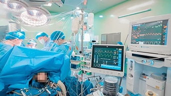 Bé 9 tuổi hồi sinh nhờ ghép thận
