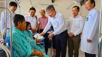 Mang Tết ấm đến với những bệnh nhân bảo hiểm y tế