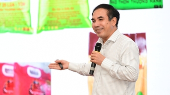 កាល​ពី​មុន អតិថិជន​ត្រូវ​ថ្លឹង​អង្ករ ហើយ​ដឹក​ទៅ​ផ្ទះ។ សព្វថ្ងៃ អង្ករ​ដែល​វេច​ខ្ចប់​ម៉ាក​យីហោ កាន់តែ​ពេញនិយម។