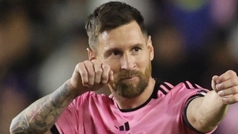 CĐV nhí gây sốt khi ‘dám’ thử thách Messi ăn mừng bàn thắng theo cách lạ