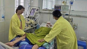 Nam sinh lớp 8 bị đánh chấn thương sọ não được chuyển về Hà Nội điều trị