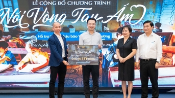PNJ tiếp sức trẻ em quay lại trường hậu bão Yagi