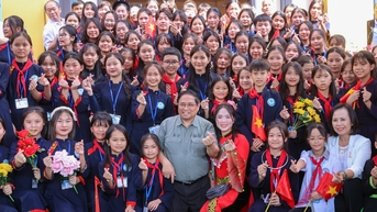 នាយក​រដ្ឋមន្ត្រី​ចូលរួម​ទិវា​ឯកភាពជាតិ​ដ៏​អស្ចារ្យ​នៅ Lang Son