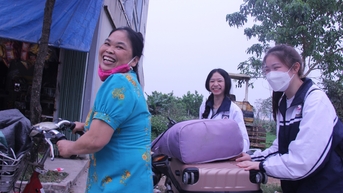 ນັກສຶກສາລາວທີ່ດຳລົງຊີວິດພາຍໃຕ້ຄອບຄົວຫວຽດນາມ