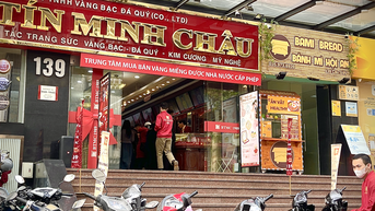 Cửa hàng bán nhỏ giọt vàng nhẫn, khách đến chờ rồi 'ôm cục tức'