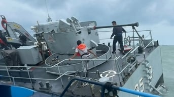 Tàu Hải quân Hoàng gia Malaysia bị chìm do "va chạm với vật thể ngầm dưới nước"