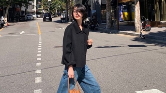 Cách phối áo khoác và quần jeans xanh khi bước vào mùa lạnh